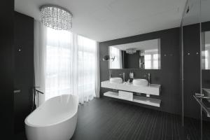 Kameha-Grand-Zurich Bathroom-2
